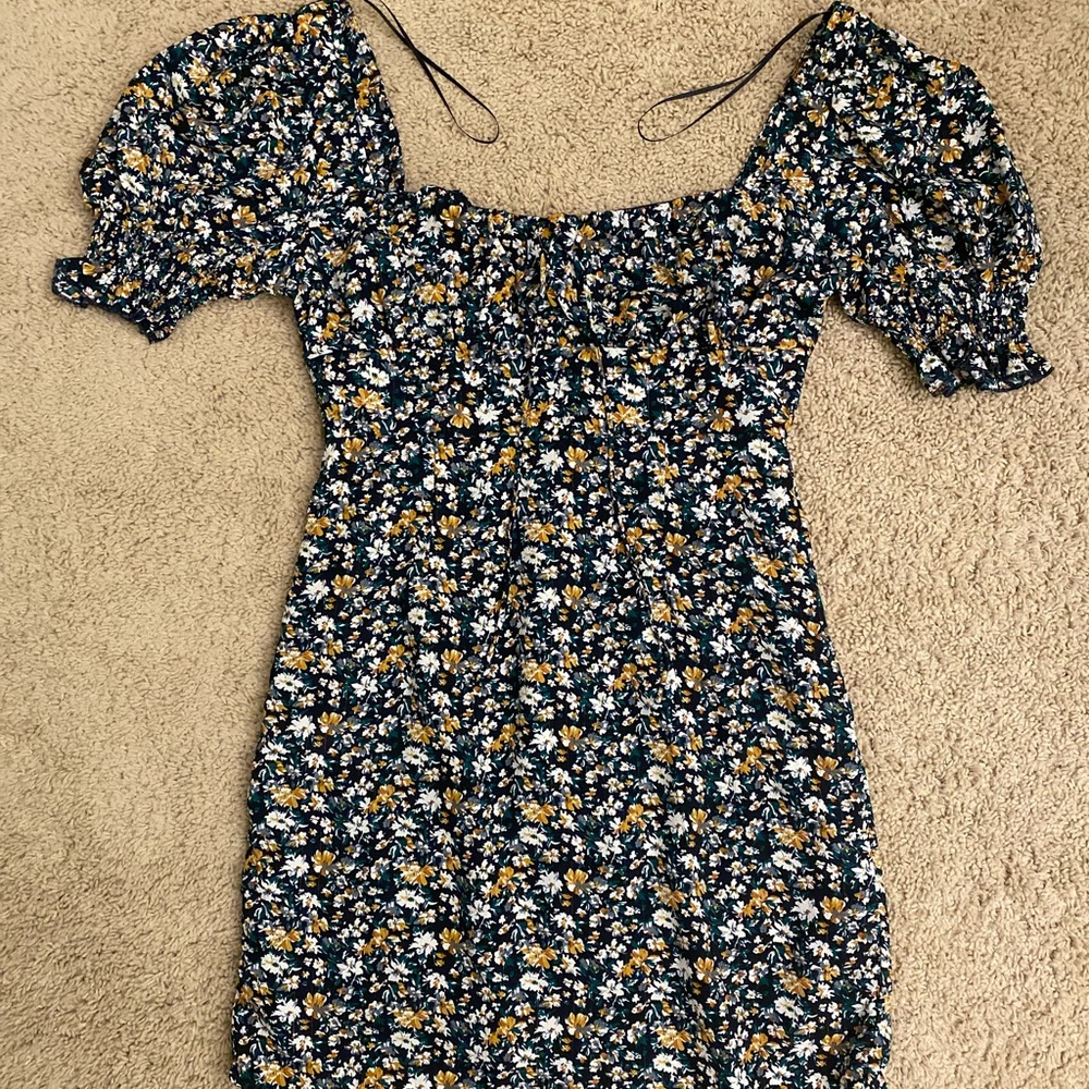 Women’s Medium Floral Dress